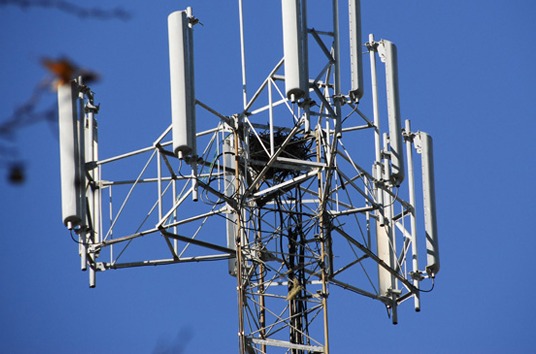 Scopri di più sull'articolo Troppe antenne ripetitori cellulari a Castelverde: quando la tecnologia non migliora la vita